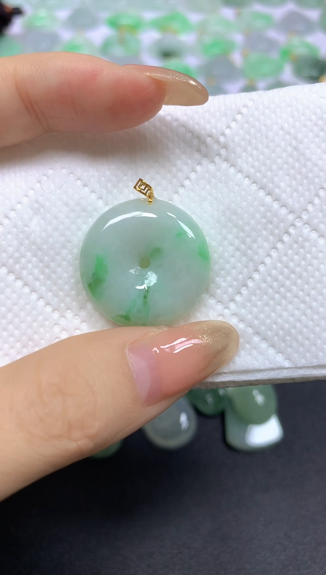 颈饰18K金镶嵌翡翠 