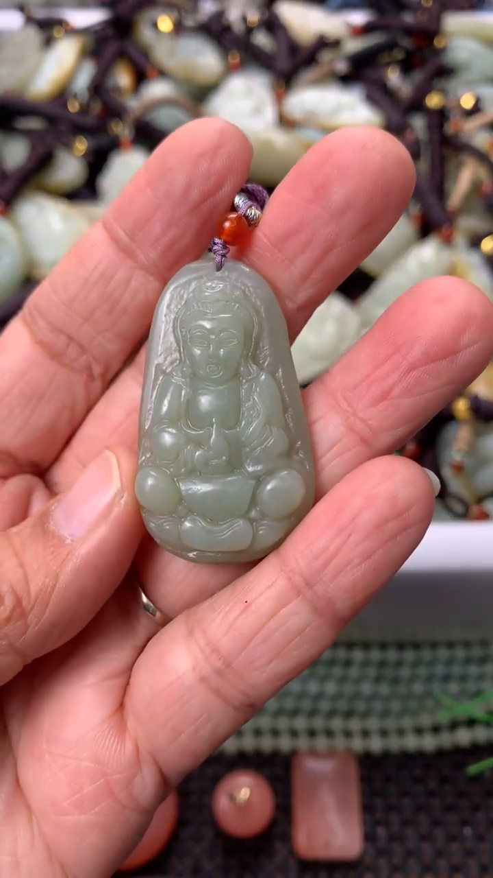 【闪购商品】和田玉颈饰未镶嵌多样性发货没有证书，拍一发一.有瑕