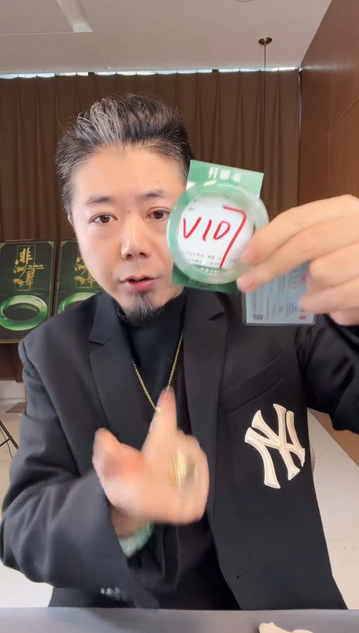 【闪购商品】石英质玉手镯未镶嵌非洲翠