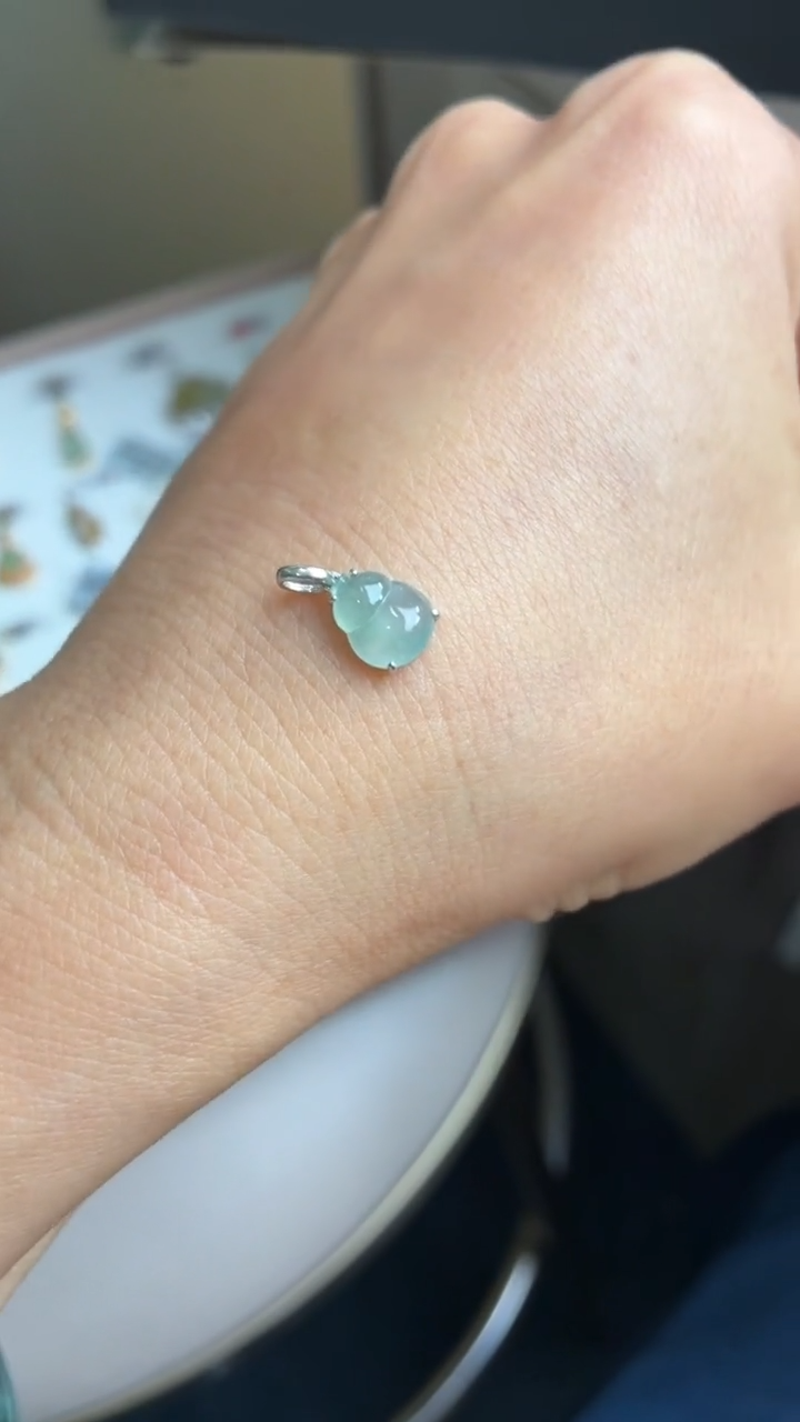 颈饰18K金镶嵌翡翠天然翡翠A货