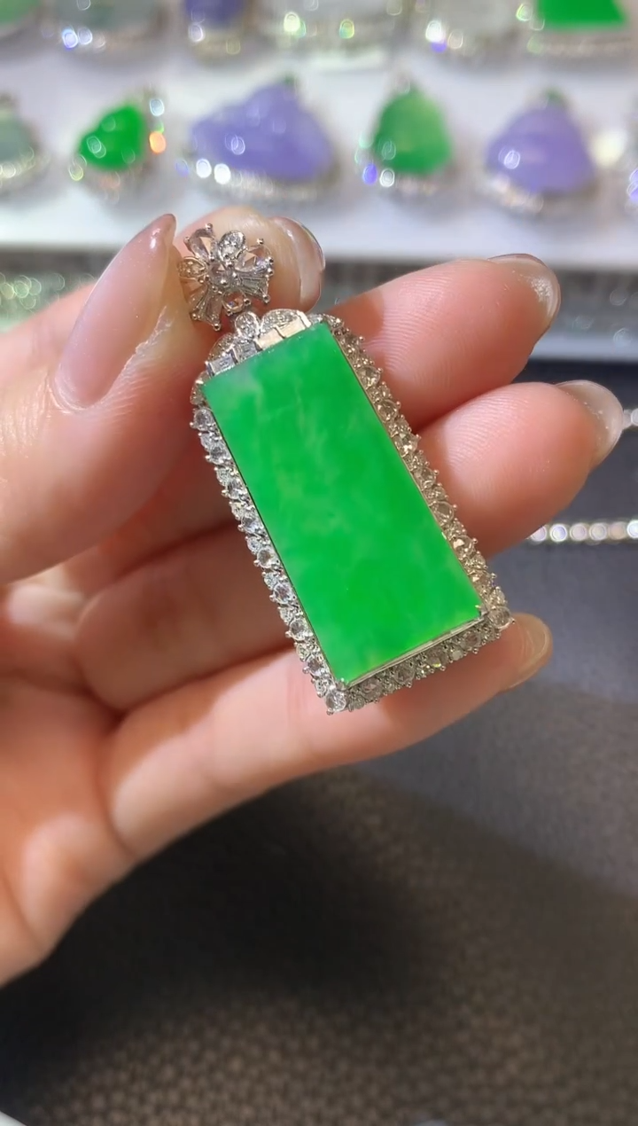 【闪购商品】翡翠吊坠(不含链)18K金镶嵌QQ1