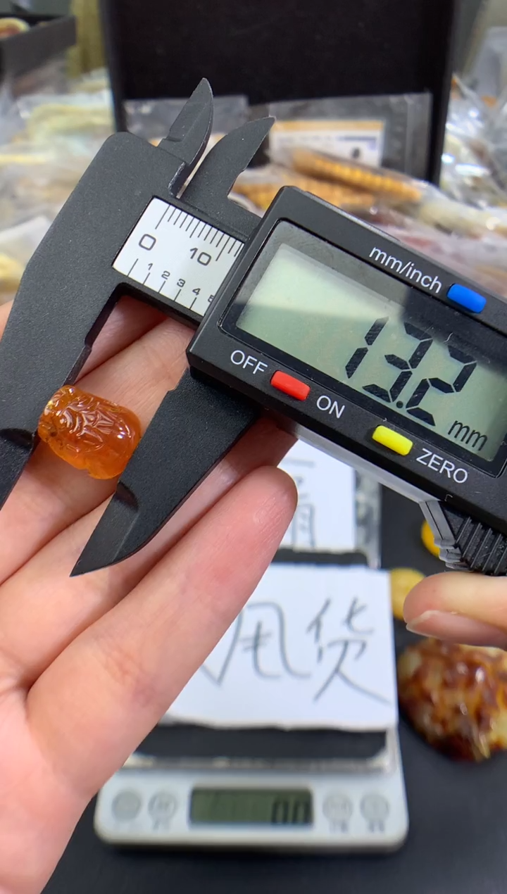 蜜蜡未镶嵌珠宝奇石668