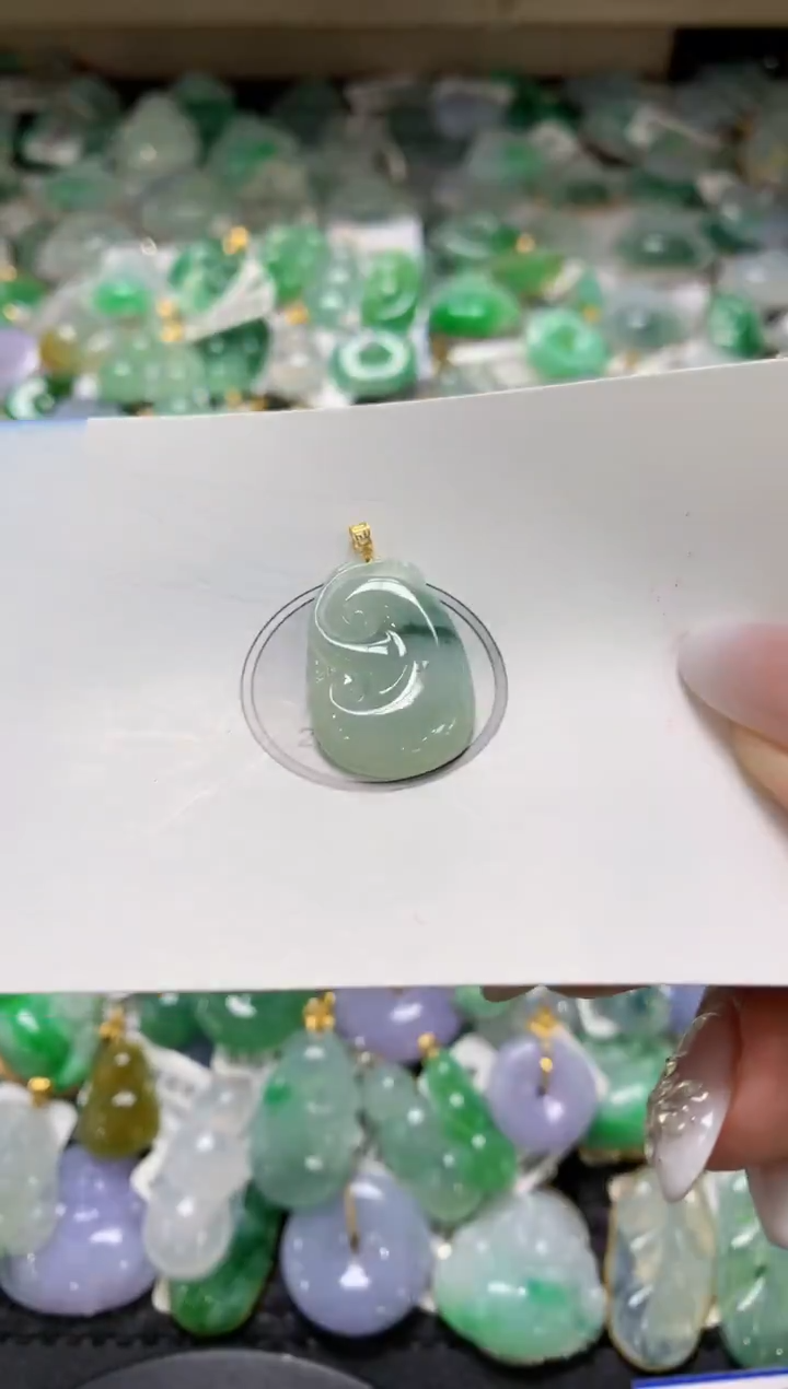 颈饰18K金镶嵌翡翠1111111111111111