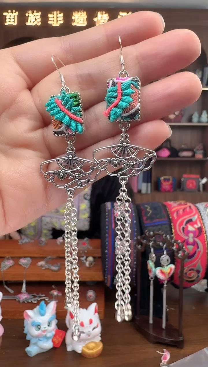 【闪购商品】织绣扶光苗绣传承232