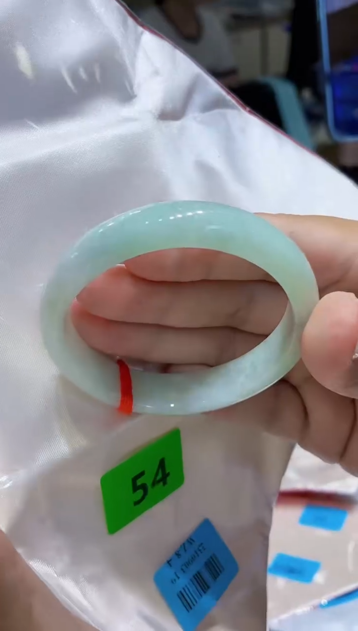 翡翠手镯未镶嵌翡翠手镯