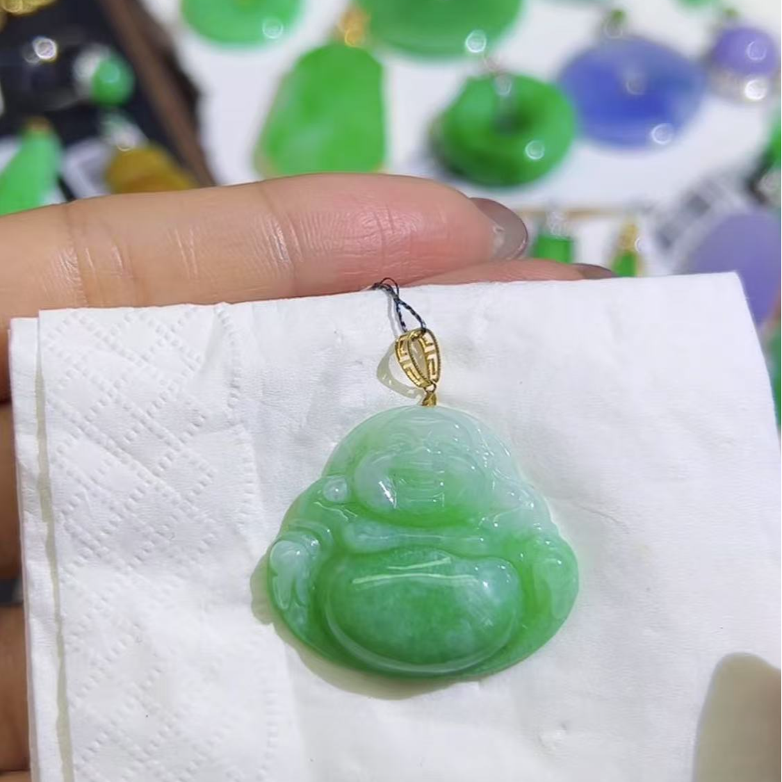 天然缅料A货翡翠吊坠一件