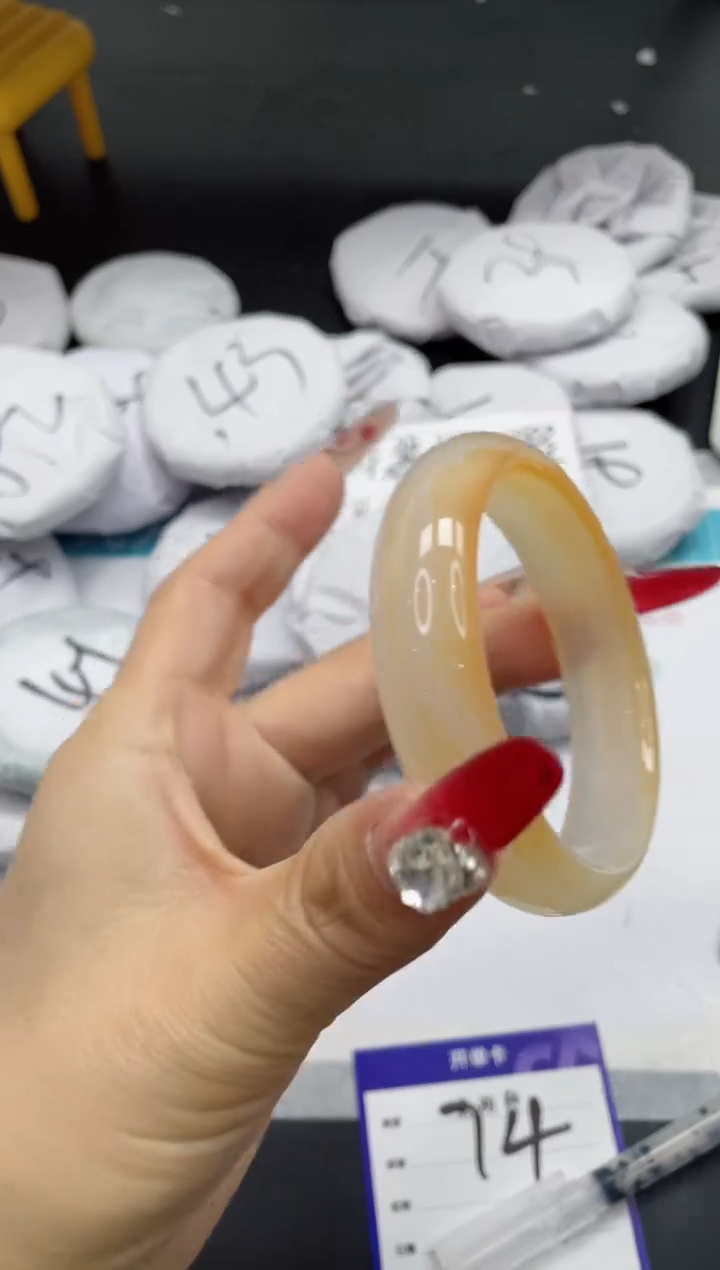 【闪购商品】石英质玉手镯未镶嵌74