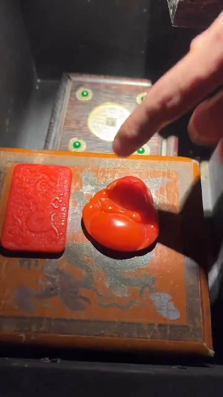 【闪购商品】【闪购商品】红色龙牌和笑佛