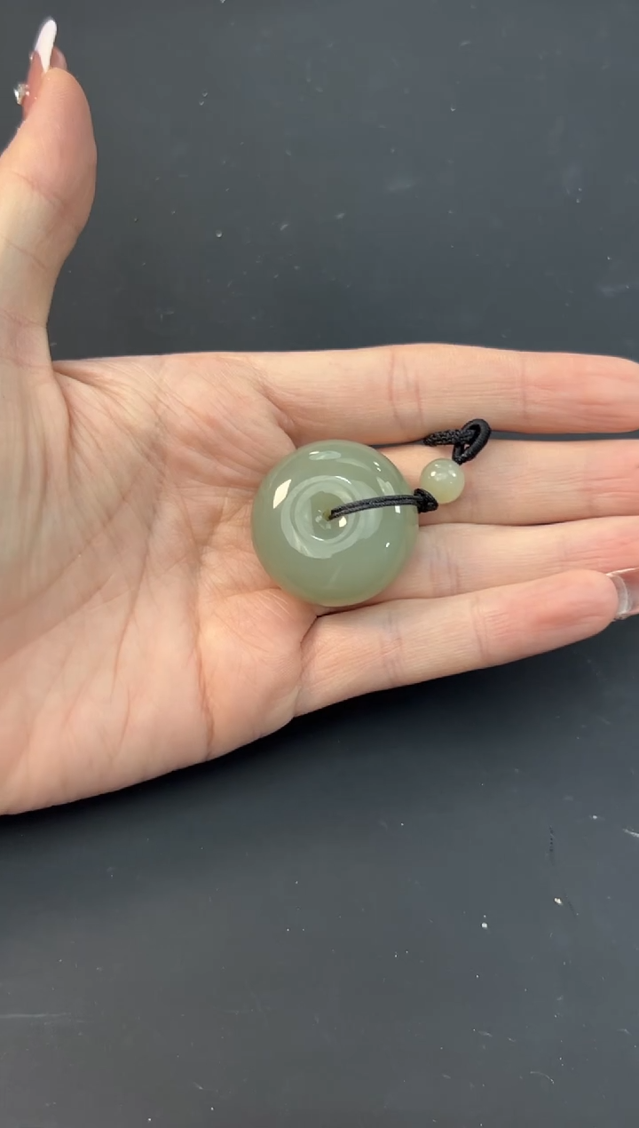 【闪购商品】和田玉吊坠(赠链)未镶嵌且末微色差近矿平安扣