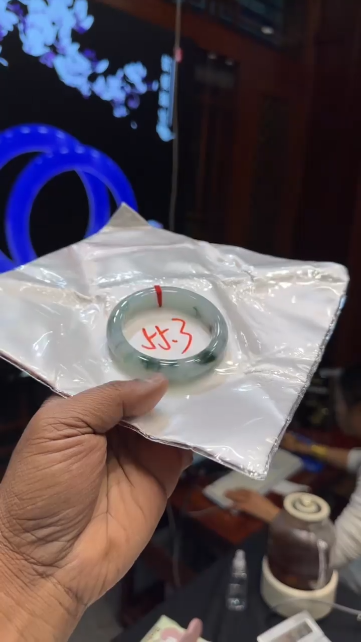 【闪购商品】翡翠手镯未镶嵌手镯