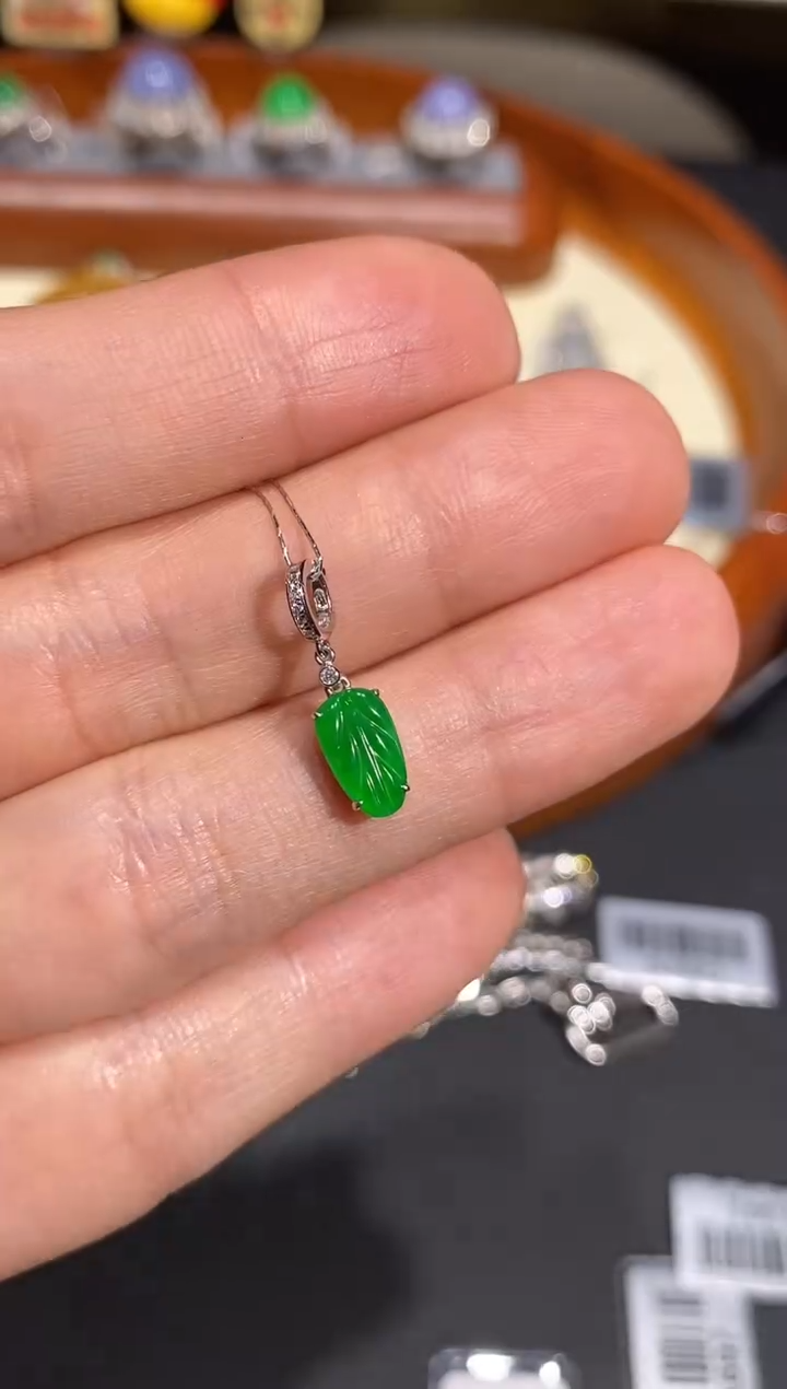 【闪购商品】翡翠颈饰18K金镶嵌吊坠