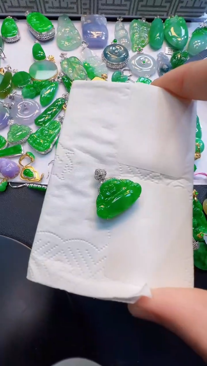 翡翠18K金镶嵌吊坠(不含链)8500