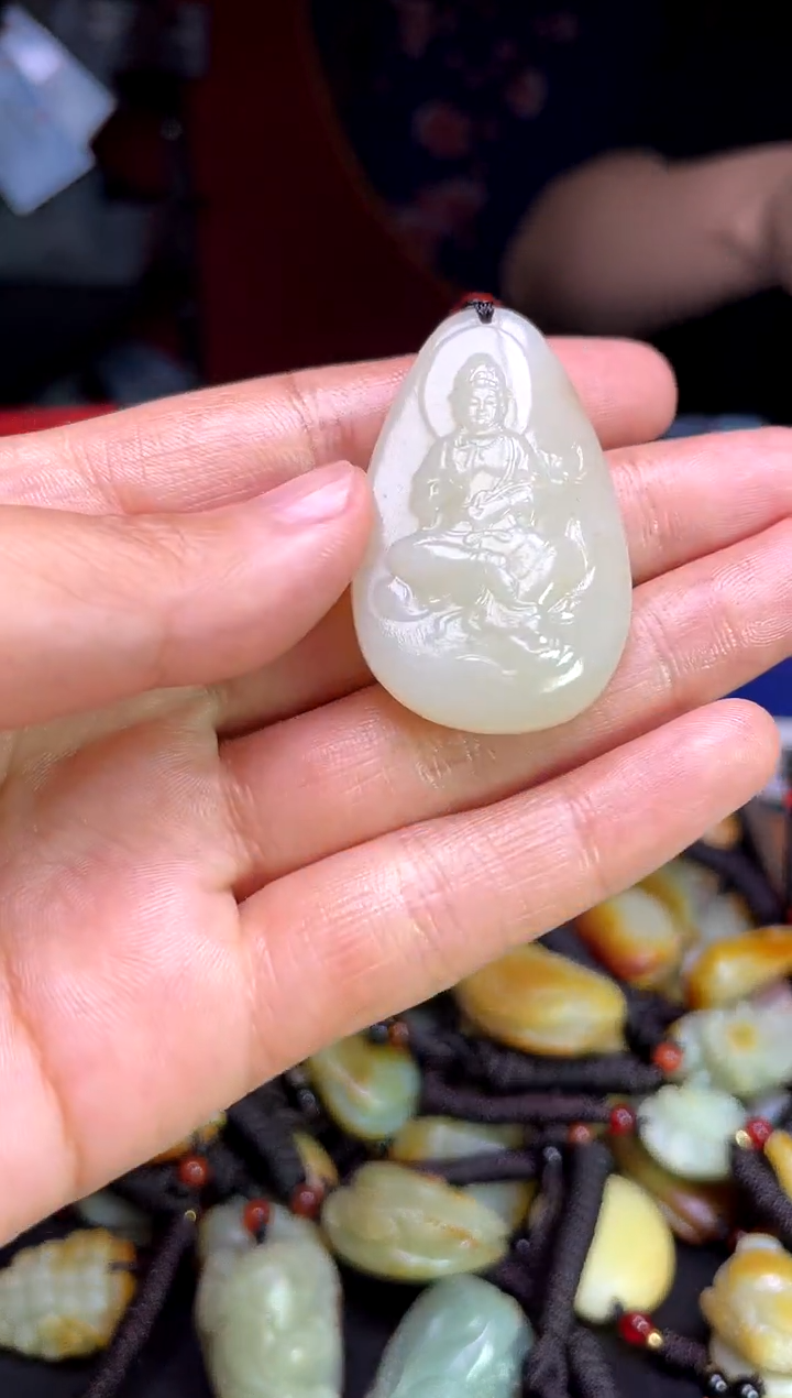 和田玉未镶嵌颈饰1