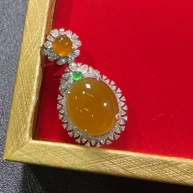 雅姐翡翠-18k金镶嵌翡翠颈饰