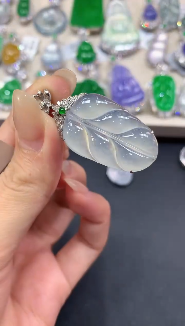 【闪购商品】翡翠吊坠(不含链)18K金镶嵌q91        