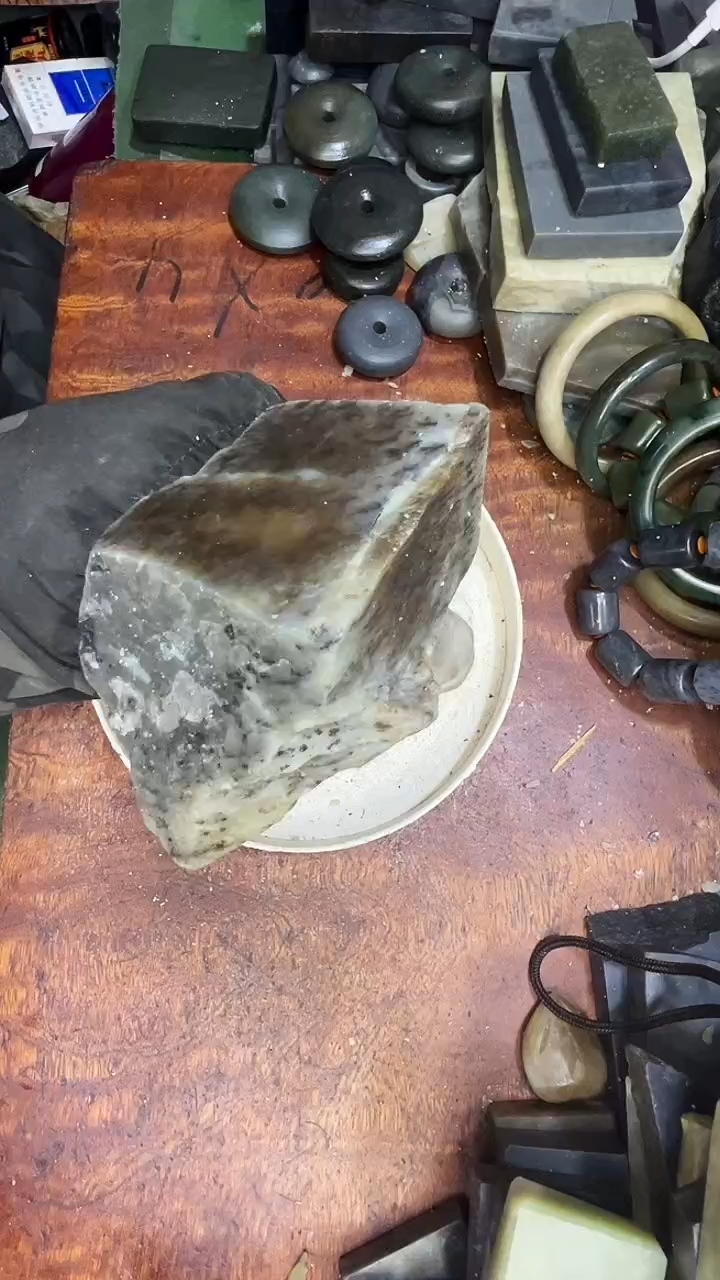 未镶嵌和田玉珠宝半成品1