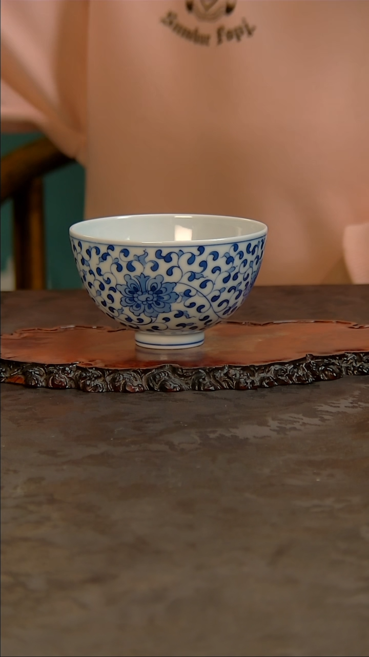 【闪购商品】青花手绘缠枝莲主人杯