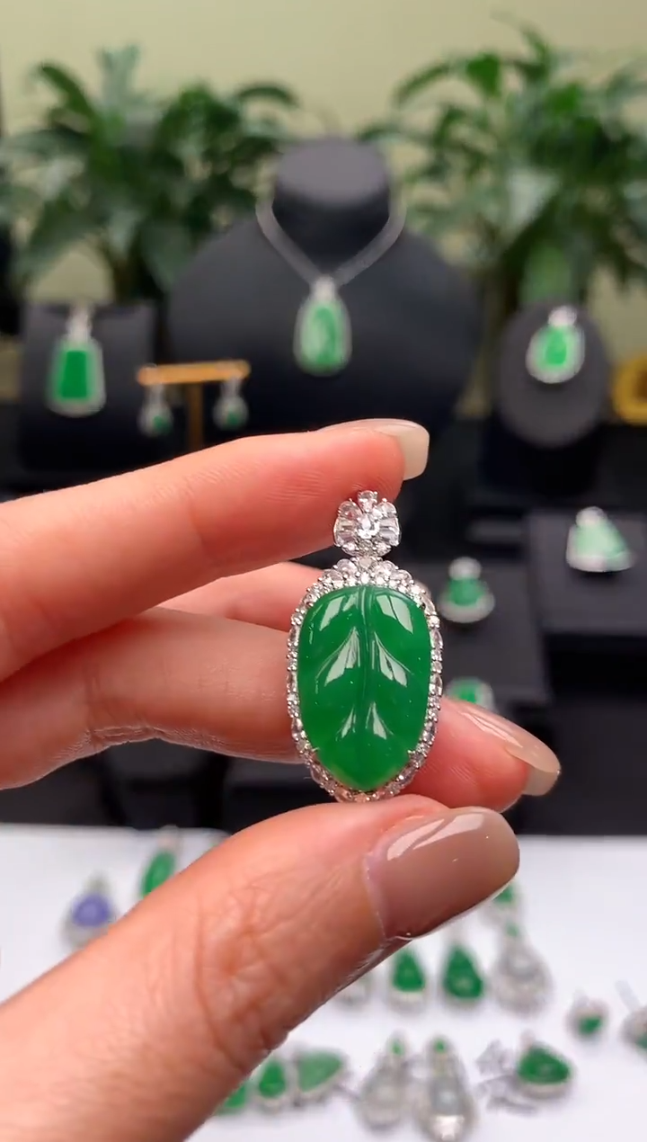 【闪购商品】翡翠颈饰18K金镶嵌叶子
