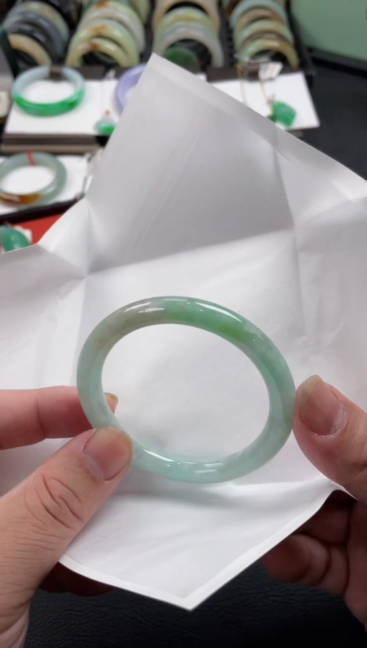 【闪购商品】翡翠手镯未镶嵌有纹裂