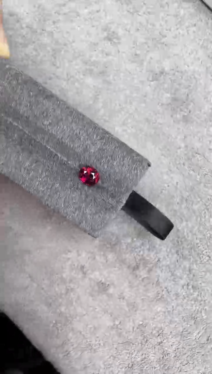 【闪购商品】石榴石裸石未镶嵌1.7ct   