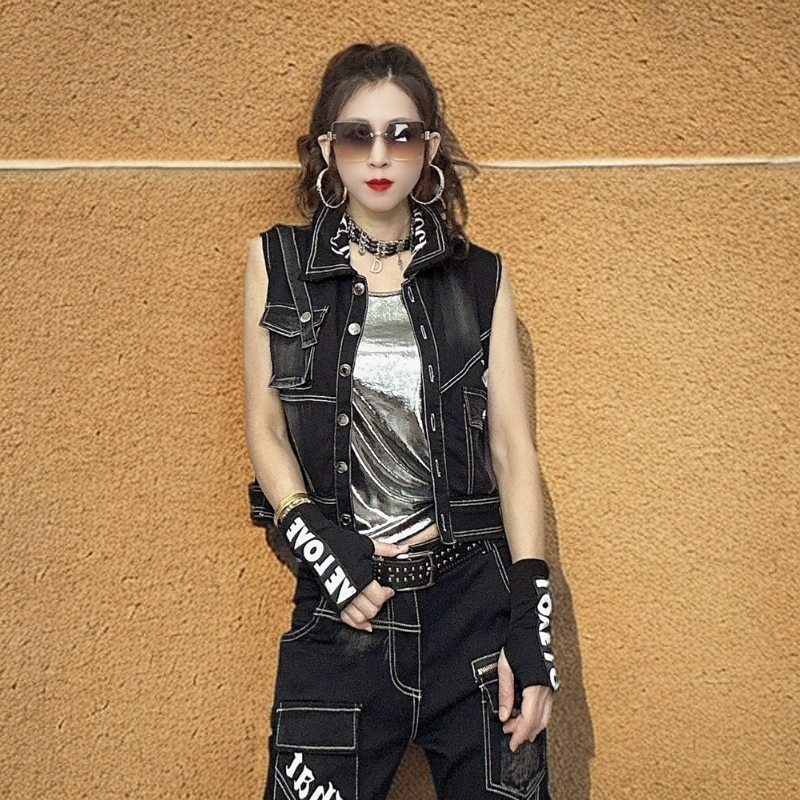 欧洲站秋季2025年新款洋气减龄高级黑色收腰显瘦百搭马甲无袖马夹