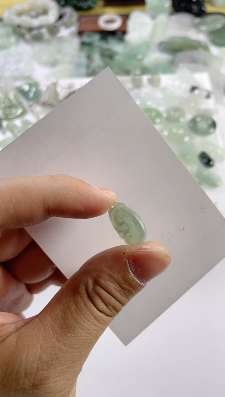 【闪购商品】翡翠颈饰未镶嵌小如意