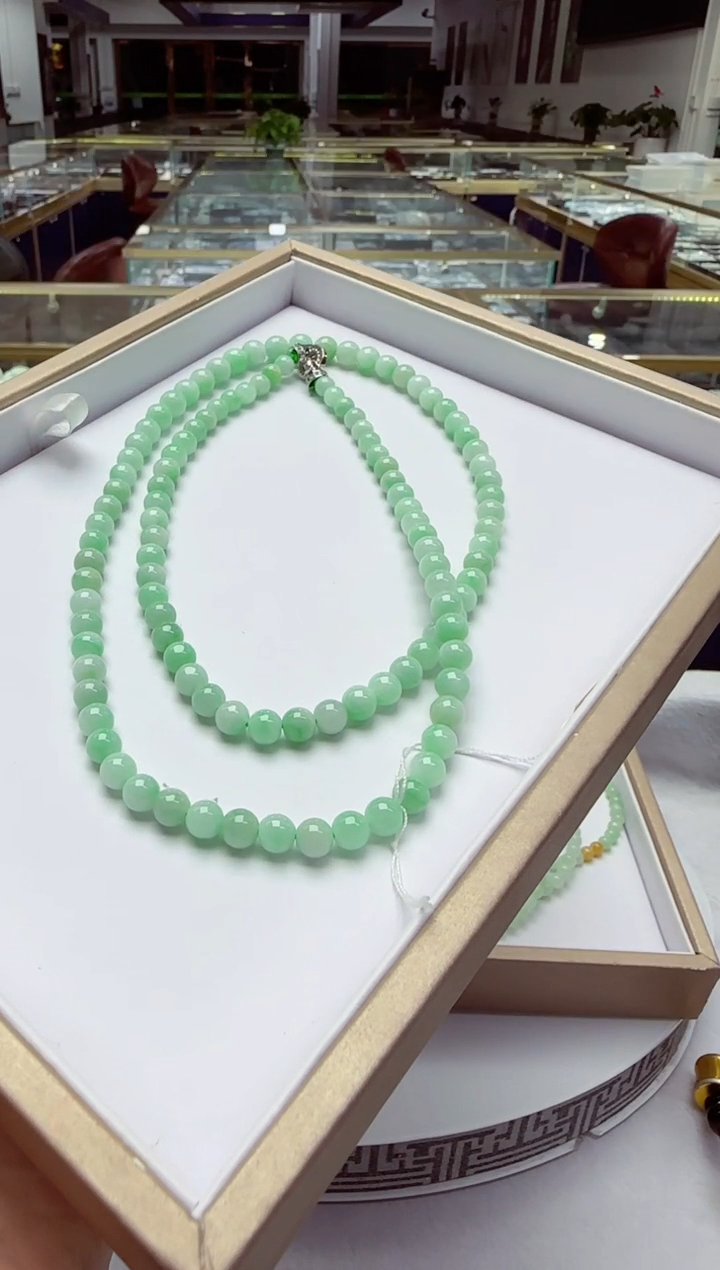 颈饰未镶嵌翡翠珠串