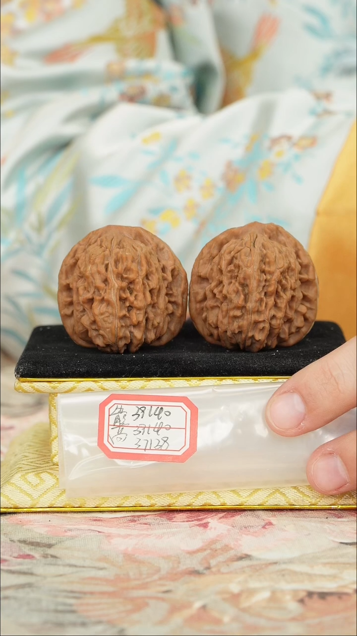 【闪购商品】文玩核桃把件一代楼