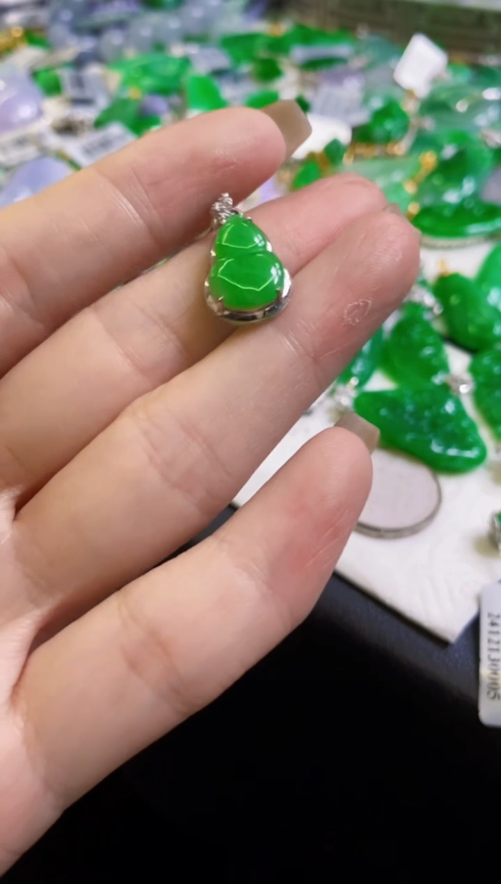 【闪购商品】翡翠颈饰18K金镶嵌吊坠