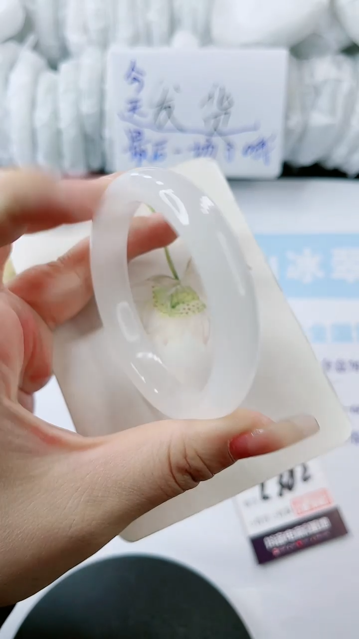 【闪购商品】石英质玉手镯未镶嵌多样性发货L382