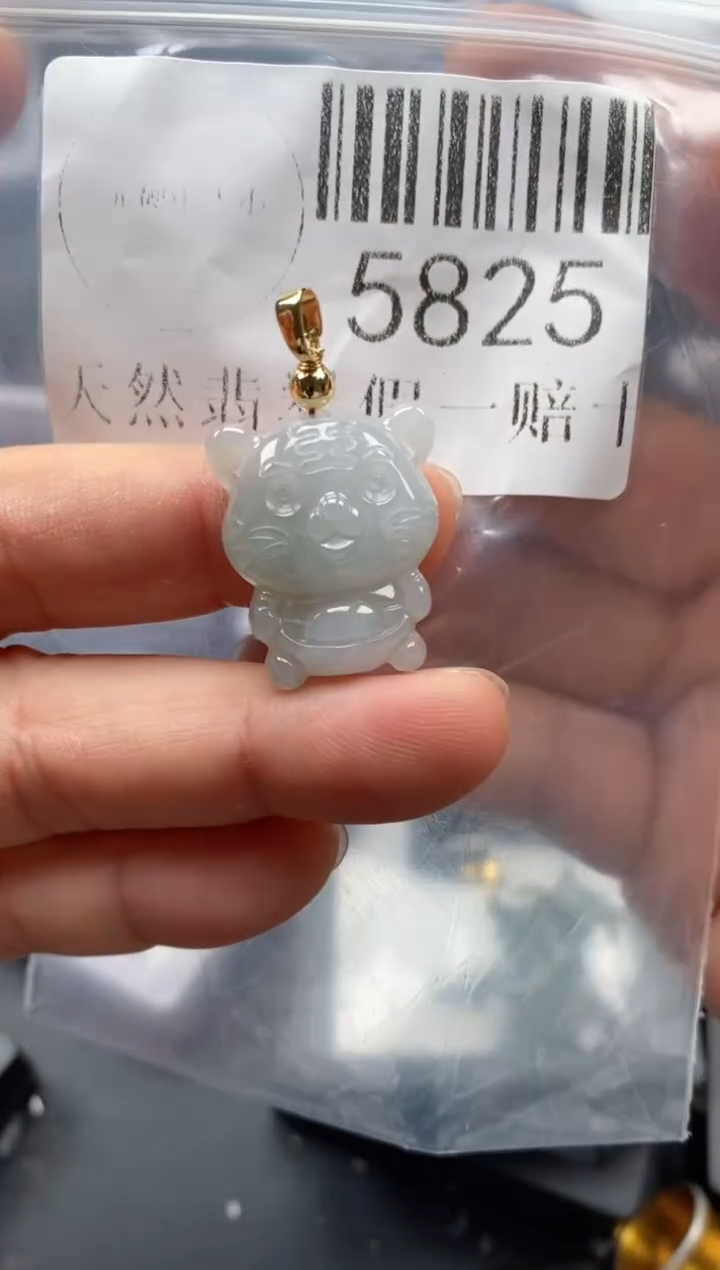 翡翠未镶嵌吊坠(不含链)5825