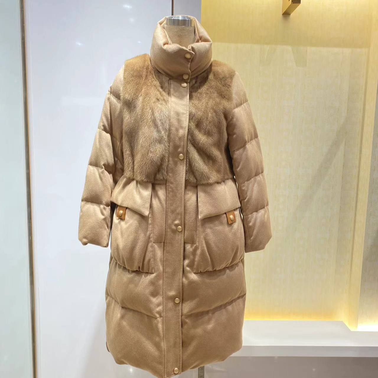 5102280 阿弟娜轻奢气质立领鹅绒服外套