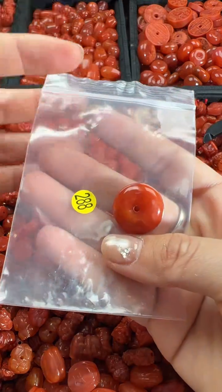 【闪购商品】南红玛瑙颈饰未镶嵌1