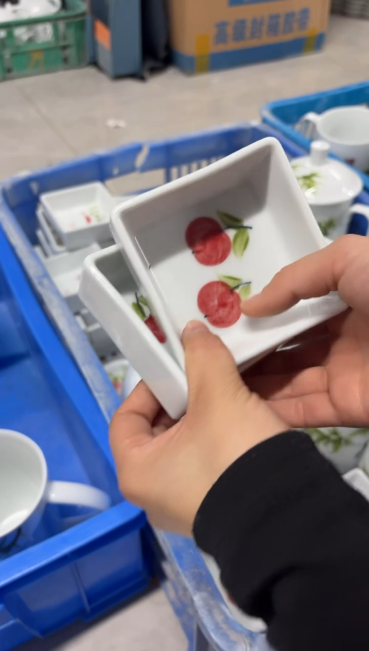 一**草景德镇手绘釉中彩（食品级）2个四方碟【画片不固定】