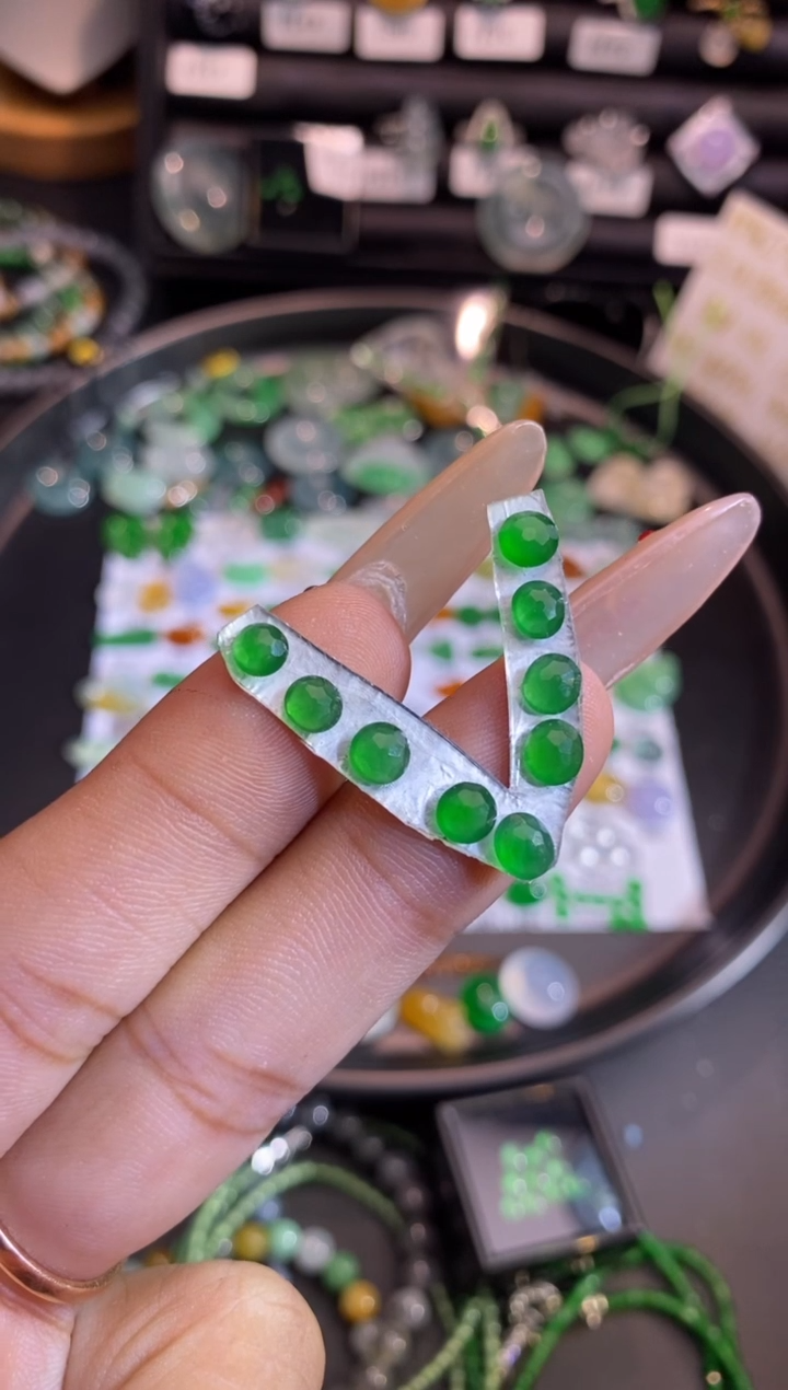 【闪购商品】翡翠挂件未镶嵌切割