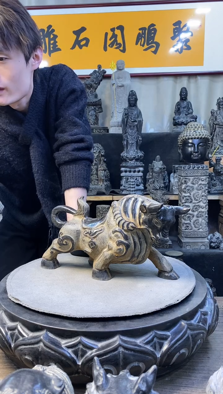 石材长35公分牛身上背财