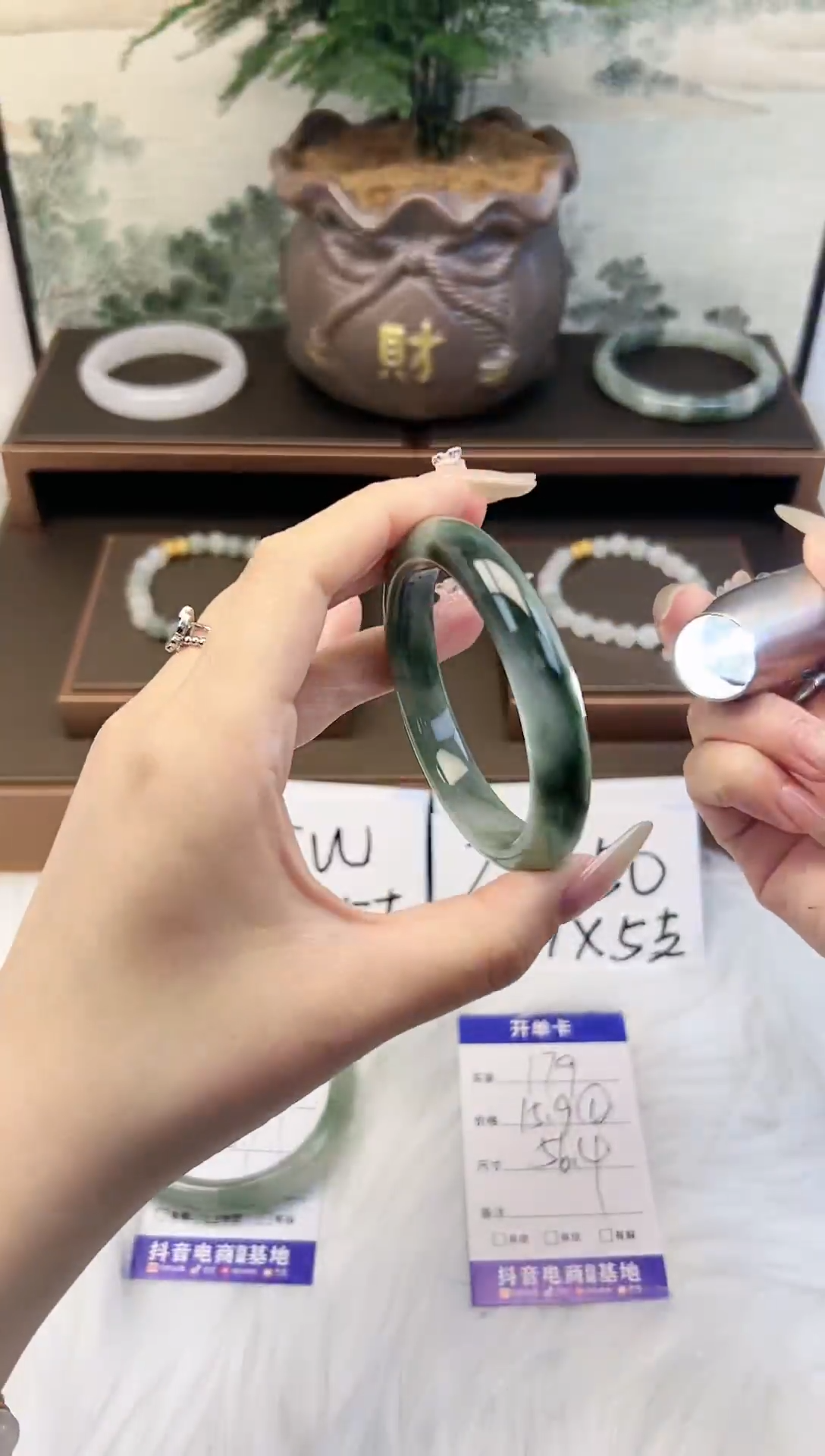 【闪购商品】石英质玉手镯合金179-56.4