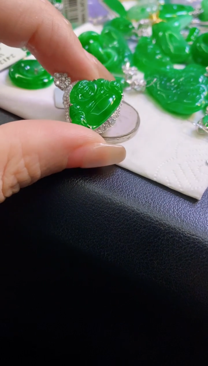 【闪购商品】翡翠颈饰18K金镶嵌吊坠