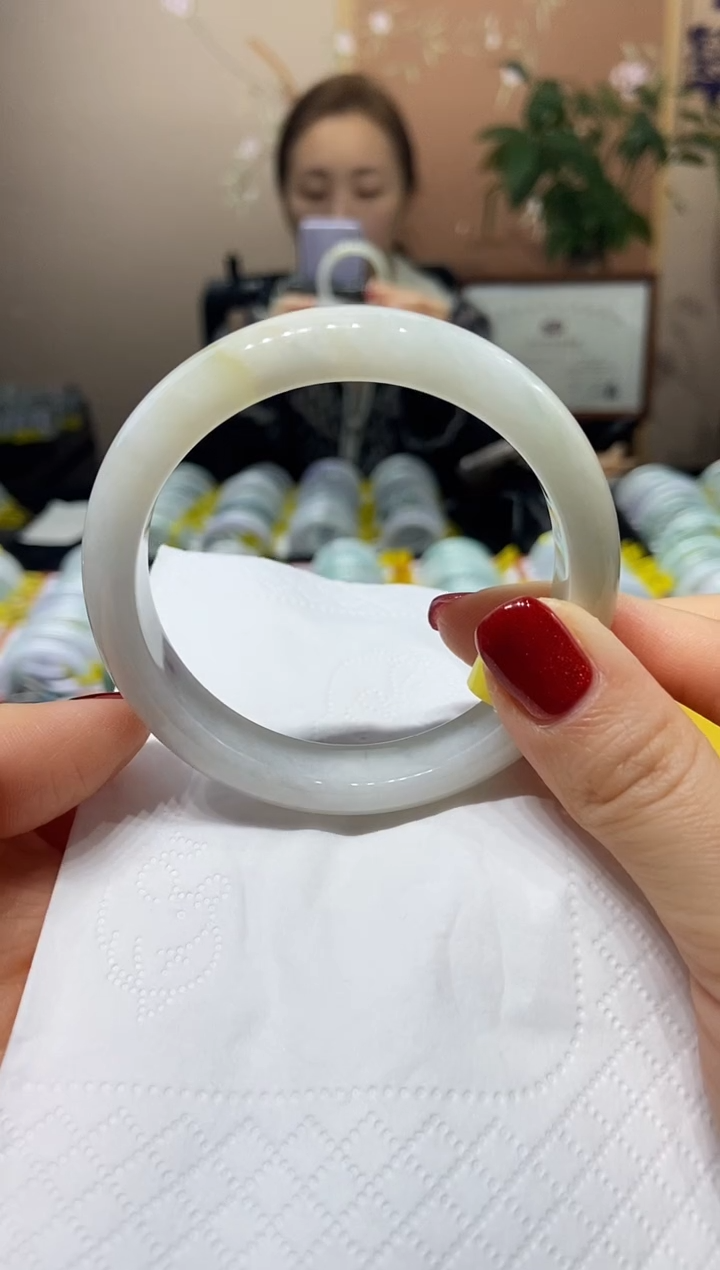 【闪购商品】翡翠手镯未镶嵌57圈口