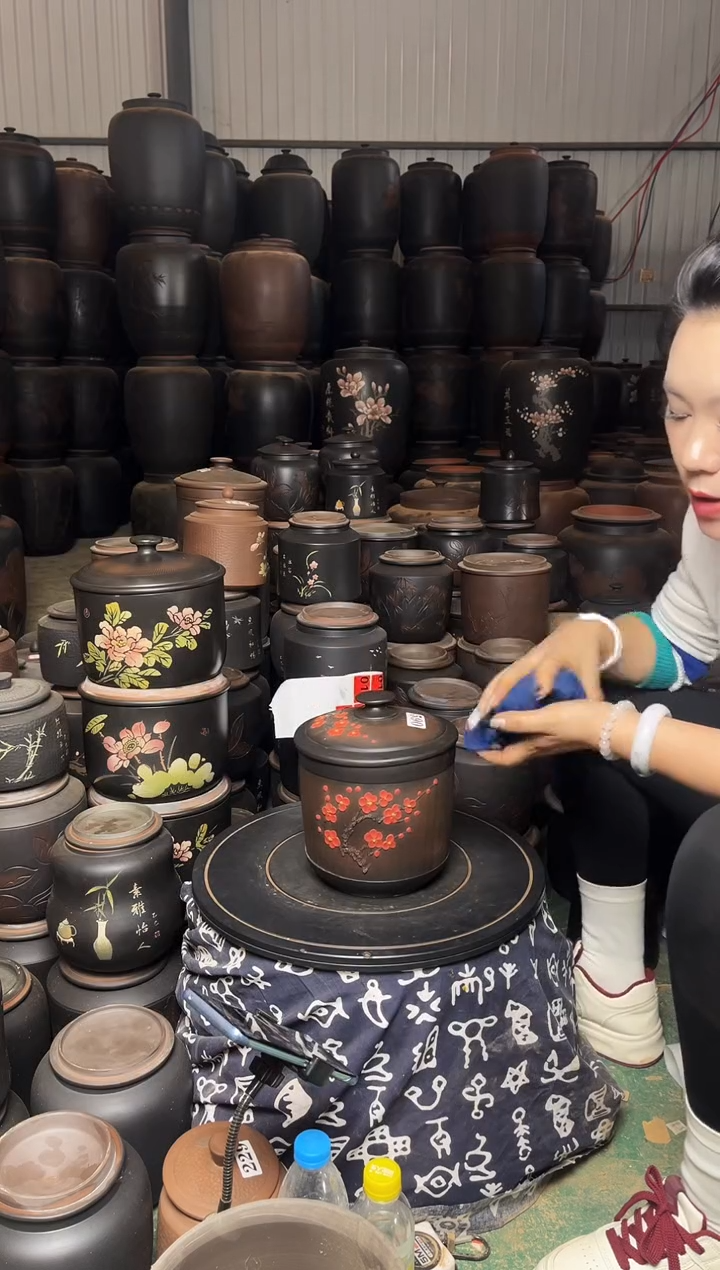 【闪购商品】壶瑕疵茶叶罐 小五饼红梅 变形 590