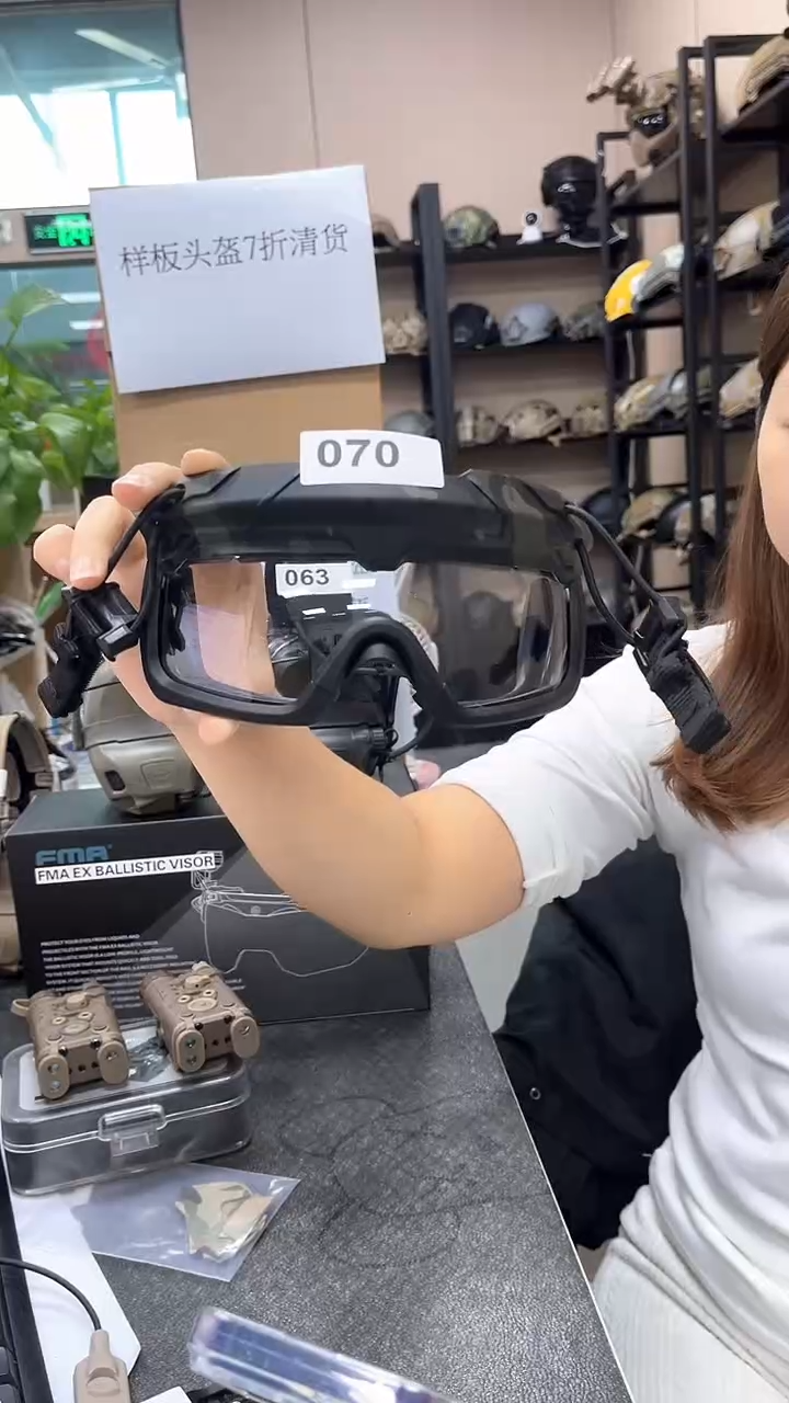 070-TB1333-MCBK-W（黑色迷彩护目镜全新出售）