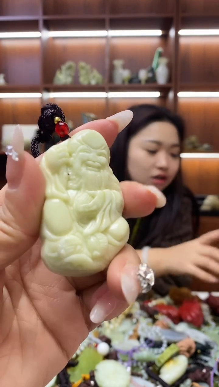未镶嵌岫玉吊坠   