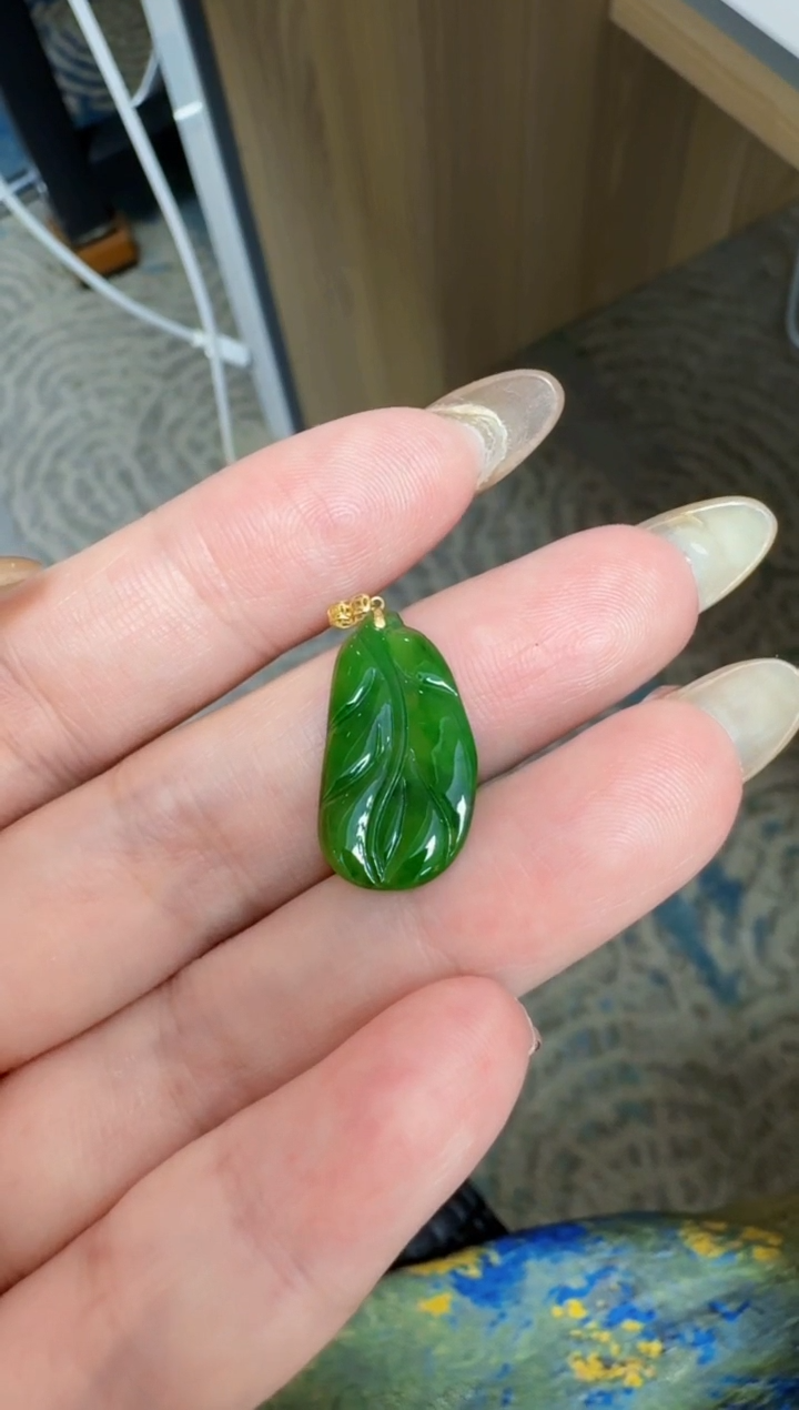 翡翠18K金镶嵌颈饰缅甸A货翡翠