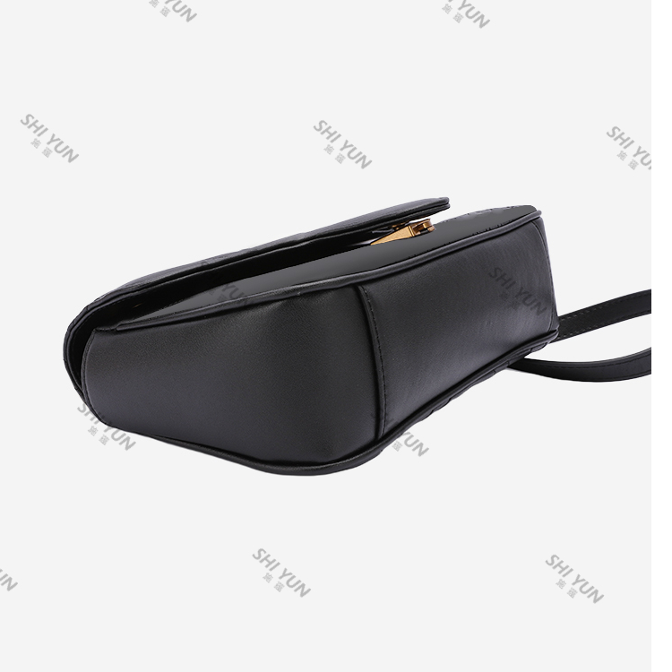 黑色秋冬斜跨女包34082