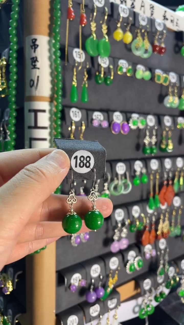 【闪购商品】翡翠耳饰银S925镶嵌188....