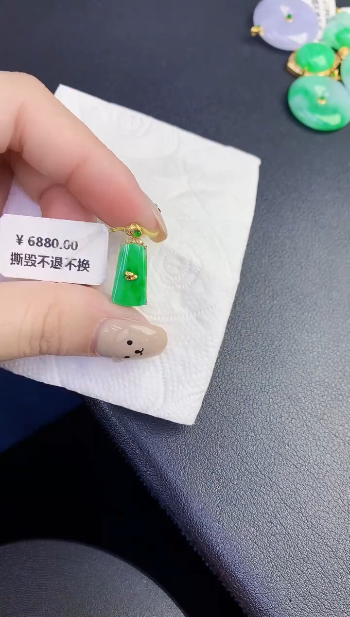 颈饰18K金镶嵌翡翠缅甸天然翡翠A货