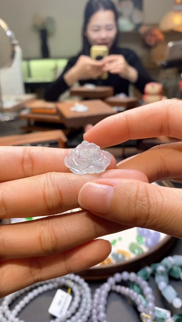 【闪购商品】翡翠未镶嵌颈饰莲花