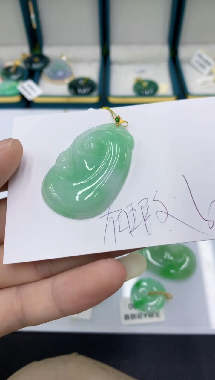 颈饰18K金镶嵌翡翠锦**程翡翠