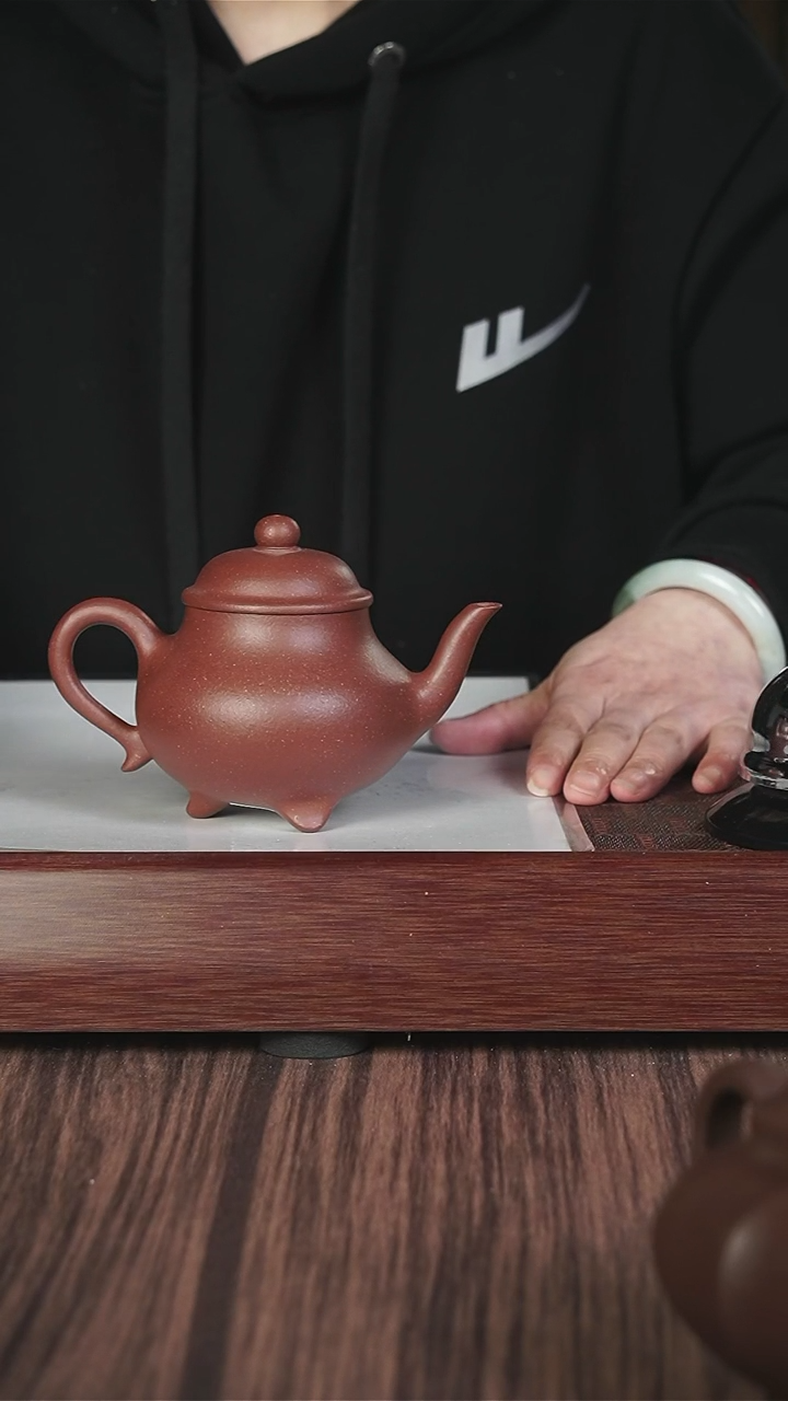 【闪购商品】紫砂茶壶战旗 底槽清  三足梨仕