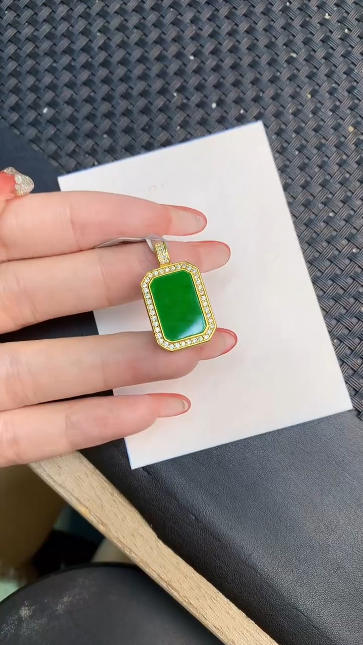 颈饰未镶嵌翡翠1